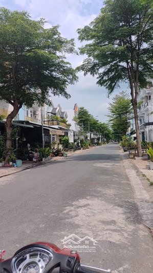 cần bán căn nhà tại kđt năm sao 3.5 tấm giá 3tỷ7 (thương lượng). lh: ngân