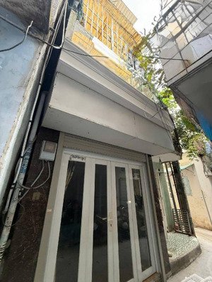 nhà 3 tầng đúc thật, hẻm lạc long quân, 3pn, 3wc. giá tốt khu vực