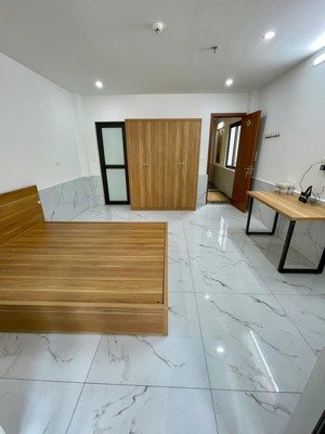 cho thuê căn hộ mới xây tại trung kính,đầy đủ nội thất chỉ việc đến ở, không chung chủ