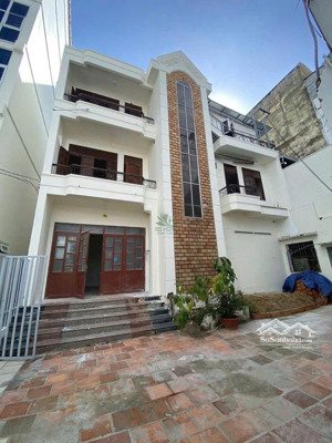 siêu phẩm nhà 3 tầng 225m2 đường lý thánh tôn ngay trung tâm nha trang, sát biển