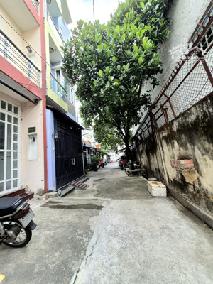 giảm 500tr - 6 tỷ 95 - 2 mặt hẻm xe hơi- 4 tầng - 1 sẹc ra mt đường quang trung