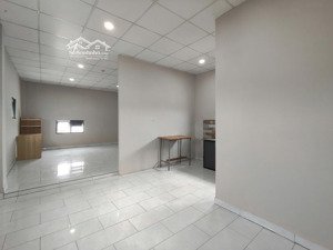 thuê ngay phòng 40m2, cửa sổ, nội thất cơ bản ngay bùi đình tuý, bình thạnh