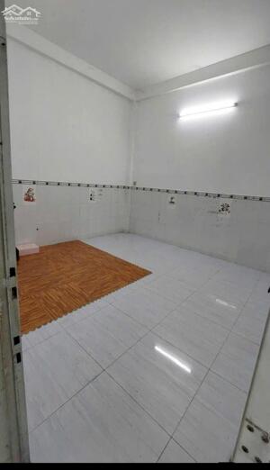 Cho thuê nhà mặt tiền đường trần hưng đạo gần ngã tư mậu thân