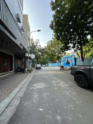 bán nhà phú diễn - móng 7 tầng- vỉa hè đá bóng - đường 12m .100mx4 tầng giá 31.5 tỷ