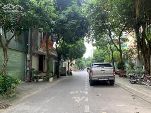 Chính chủ cho thuê 2 sàn tầng 4,5 nhà mặt vườn hoa khu TĐC phố Trạm, có thể làm văn phòng công ty