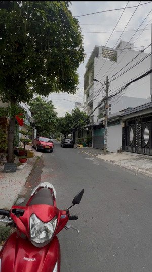 đường 12m ngay chơ nguyễn sơn phường phú thọ hòa dt 4mx19m cấp 4 giá 8.9 tỷ