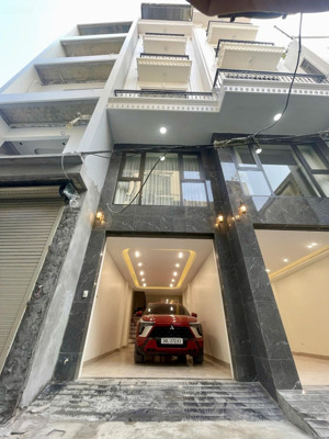 chỉ còn 1 căn duy nhất nhà 39m x 6tầng thang máy, thượng thanh-ôtô vào nhà, ngõ thông-chỉ nhin11 tỷ