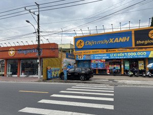 nhà tỉnh lộ 15 , cách trung tâm hành chính 500 m