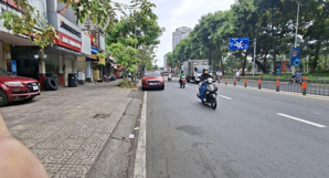 lý thái tổ - nguyễn thị minh khai q.3 giáp ranh q.13.5m x 22m 5 tầng sân thượngthang máy nhật