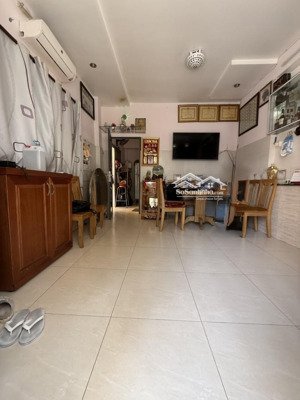 xe hơi đổ cửa cách 3 căn ra mặt tiền phường 5 quận 8 nhỉnh 4 t.ỷ - chỉ còn 1 căn