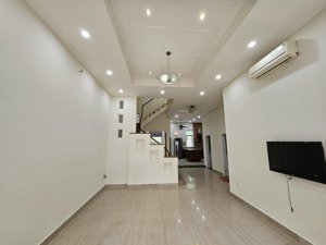 biệt thự khu nam thiên phú mỹ hưng 1 trệt 2 lầu diện tích 8x18m 4 phòng giá 60tr