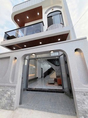 chủ ngộp cần bán nhanh nhà lầu giá nào cũng bán