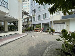 chung cư quận 1. sạch đẹp yên tĩnh gía chỉ 3,5 tỉ