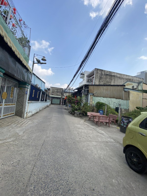 nhà sát quốc lộ 13 hẻm xe hơi thông 98m2 chỉ 7.5 tỷ thương lượng