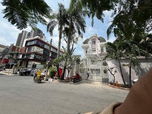 cho thuê villa thương mại góc 2 mặt tiền đường số 10 và lê thước phường thảo điền q2