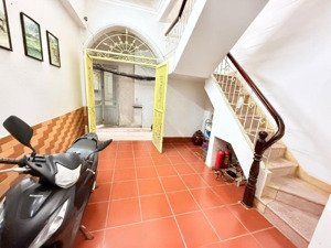 ko qh! nguyễn trãi, ngõ ba gác rộng, nhà dân xây chắc chắn, kv an ninh tốt. 33m2. chỉ 6,2 tỷ