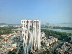 bán nhanh căn 2 ngủ 2 vs, bim 30 tầng, thiết kế vuông vắn, sổ đỏ, full đồ giá 2.4 tỷ. 