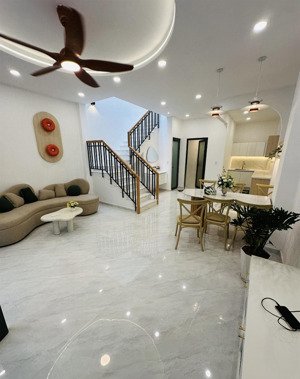 bình thạnh dt đất 63m2 + sân 9m~4 phòng có phòng được trên chỉ hơn 7 t.ỉ