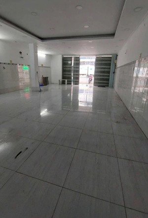 cho thuê nhà mặt tiền đường trần hưng đạo gần ngã tư mậu thân