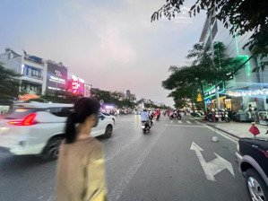 gia đình cần bán gấp căn nhà mặt đường nguyễn văn linh