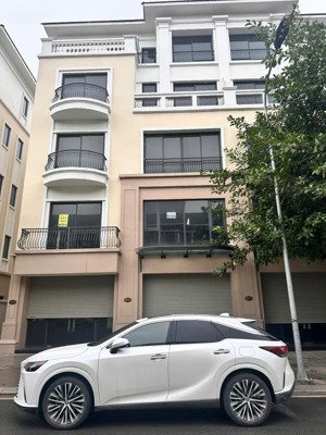 bán lk mặt đường 30m, phố thương mại , giá không tưởng.