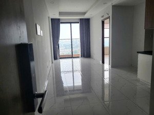 cần cho thuê căn hộ 2 phòng ngủ nhà trống gần aeon mall