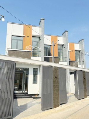 nhà mới 100% vừa hoàn thiện, vị trí hót mà giá thành thì bình dân
1/dx82 cách dx 82 chỉ 50m,