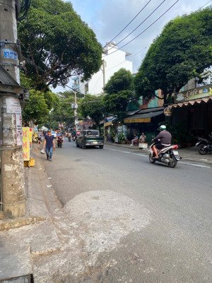 gấp bán dt:90,52 m² chỉ 6,199 tỷ tl dt: 4 x 26 m-cống lở-p,15 tân bình-kc:2 tầng nhà cũ dễ cải tạo!