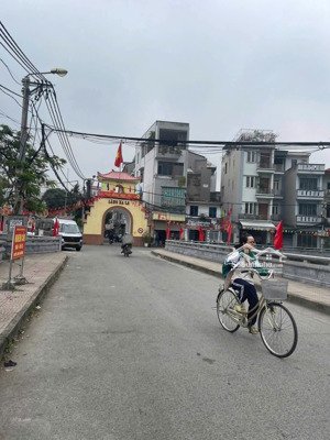 35m², 5.5 tỷ, ô tô đỗ cửa xa la phúc là, hđ. cạnh siêu thị gần cổng làng, 