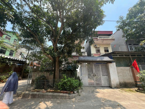 nhà 2 tầng - lô góc 136 m² - hai mặt tiền siêu đẹp - quy hoạch ô bàn cờ. đường trước nhà 8 m