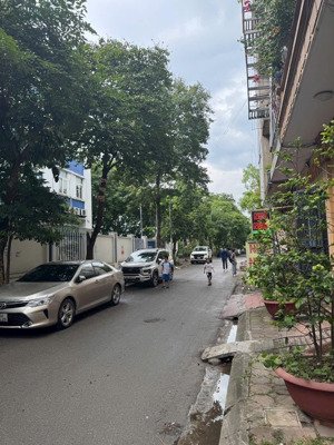 bán gấp - hạ chào 4 tỷ - 70m2 x 5 tầng - view trường học - 2 vỉa hè - khu đô thị văn quán