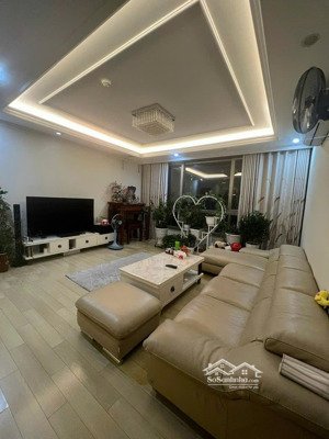 giá siêu tốt bán căn 134m2 tầng đẹp cccc hyundai hillstate