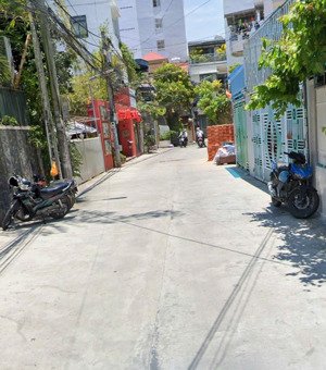 cần bán nhà 2 tầng hẻm đường tuệ tĩnh - tp. nha trang, cách biển trần phú chỉ 500m, giá 11,9 tỷ