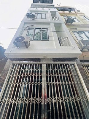 cho thuê nhà quang trung ở lâu dài , ô tô tránh . giá 12 triệu / tháng . lh 