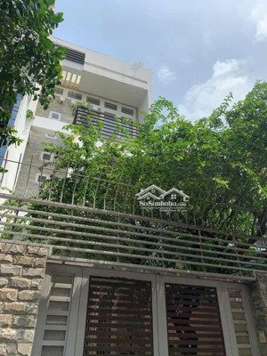 chủ bán gấp để chuyển về phú mỹ hưng q7. giá tốt . sát đường nguyễn thị thập q7. dt 93m2. chỉ 9 tỷ