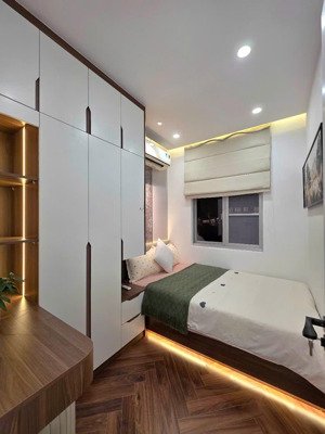 bán căn góc sky garden 2 view hồ có dòng tiền 35tr/tháng 7,89 tỷ