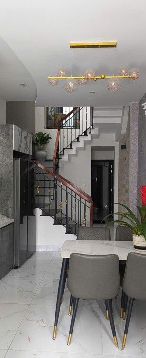 nhà 3 tầng đầu kiệt 424 lê duẩn có dòng tiền 17tr/tháng - gần chợ ,siêu thị , phố thời trang.