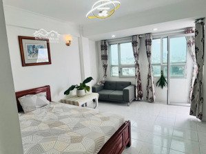 cho thuê 2pn + 2wc full nội thất tại ngã tư hàng xanh rộng 80m2, ban công phòng ngủ