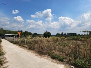 bán đất 200m² gần trung tâm thị trấn la ngà giá 590 triệu