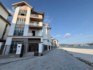 nhà phố kdt biển vinhomes - cách bãi tắm riêng 50m ( gần bên khu phố thương mại ) - nt5a-67