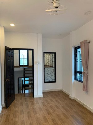 cho thuê nhà 2 mặt tiền hẻm trung tâm quận 3