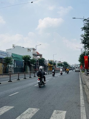 ngay tô kí chỉ 50tr/m2 , gần trường nguyễn thị nuôi , thị trấn hóc môn . 160m2 nhỉnh 8tỷ .