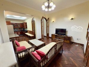 bán nhà phân lô trân quốc hoàn cầu giấy ngõ oto tránh 30m ra phố khu víp nhà dân xây vô cùng đẹp