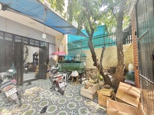 nhà ngộp bank bán gấp hẻm xe hơi, dt 140m thống nhất, 10.x tỷ thương lượng mạnh cho khách thiện