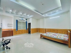 studio siêu rộng sẵn nội thất - cửa sổ trời thoáng mát - ngay chợ hoàng hoa thám