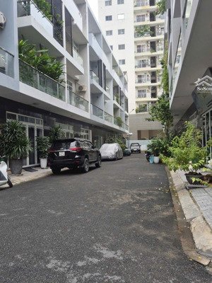 lê thị chợ quận 7 - đối diện pmh( chính chủ) - 4 tầng - mặt tiền 5m oto vô nhà - khu dân chí cao