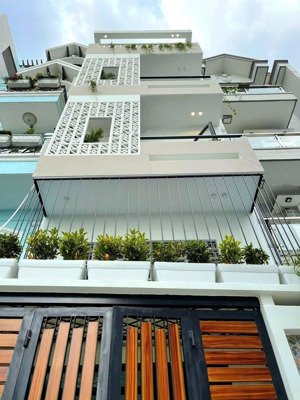 kẹt tiền bán gấp nhà đường nguyễn huy tự,đa kao,q1 giá 4tỷ200/75,4m2 thuê 33tr gần cv lê văn tám