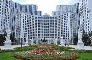 chính chủ bán căn 2 phòng ngủ r1, royal city diện tích 109m2 giá 14.5 tỷ bao phí lh 