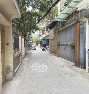 phân lô - trần quốc hoàn - 50/60 m - 5 tầng - mặt tiền 4.8 m - giá 23.6 tỷ - ô tô vào nhà