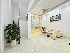 7.15 tỷ_33m2_nhà đẹp full nội thất_gần phố_trần khát chân_lò đúc_ hai bà trưng
